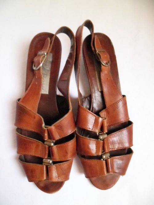 VINTAGE *CARLO BOSSI* GENUINE LEATHER SANDALS, MADE IN ITALY, SIZE 4