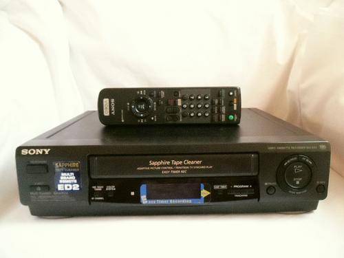 SONY SLV-ED2SA VHS/VCR VIDEO PLAYER RECORDER WITH REMOTE & 2 MOVIES OF YOUR CHOICE, GUARANTEE!!!