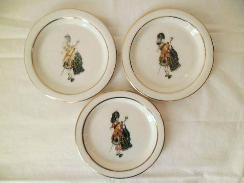 THREE VINTAGE *WHITE LABEL* DEWAR'S FINEST SCOTCH WHISKY PORCELAIN COASTERS, ALL FOR ONE BID!