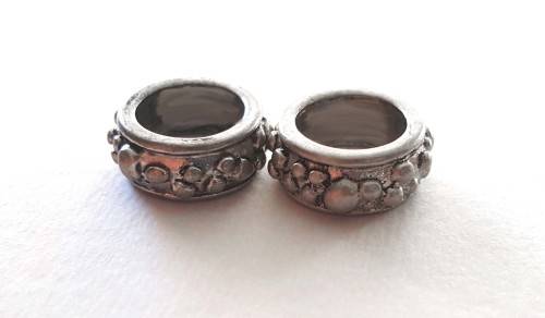 LARGE HOLE - PEWTER - RINGS - FLORAL DETAIL - ANTIQUE SILVER - 12mm