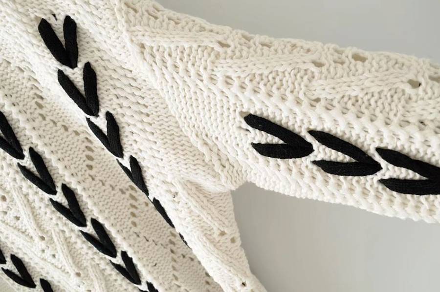 Knitwear Knitted Oversize Woolen Contrast White And Black Sweaters