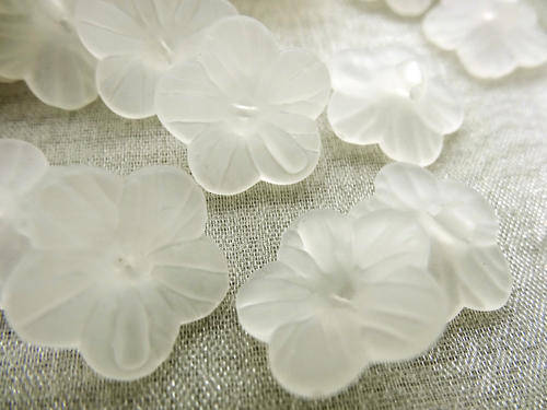 ACRYLIC - FROSTED - WHITE - BALLOON FLOWER - BEADS/BEAD CAPS - 15MM