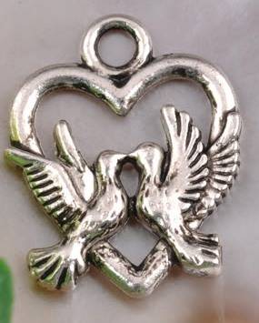 CHARMS - ANTIQUE SILVER - KISSING DOVES IN HEART