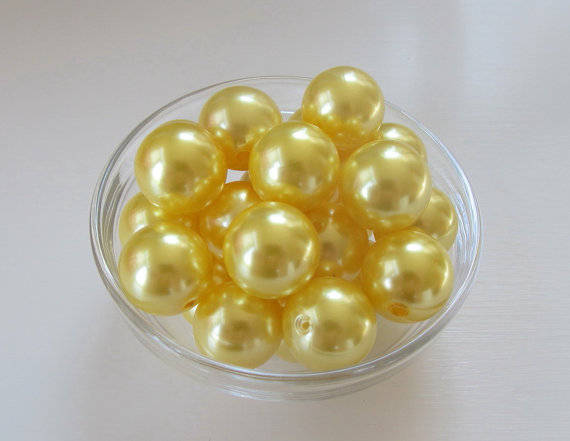 ACRYLIC - IMITATION PEARL - PASTEL YELLOW - ROUND - BEADS - 15mm