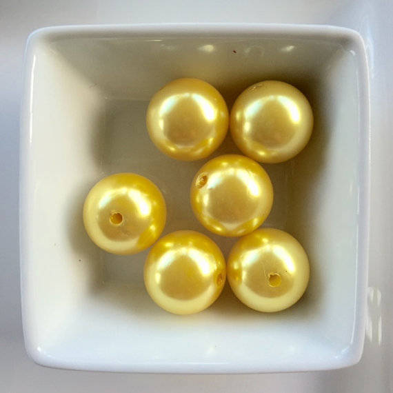 ACRYLIC - IMITATION PEARL - PASTEL YELLOW - ROUND - BEADS - 20mm