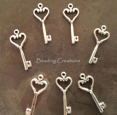 CHARMS - ANTIQUE SILVER -  HEART KEY - 11x26mm