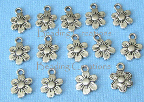 CHARMS - ANTIQUE SILVER - ALLOY - DAISY FLOWER - 10x13mm