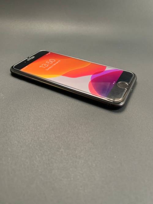 iPhone SE 2020 Mint Condition 64GB Battery health 100%