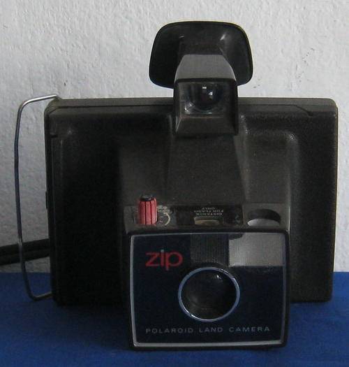 VINTAGE POLAROID CAMERA