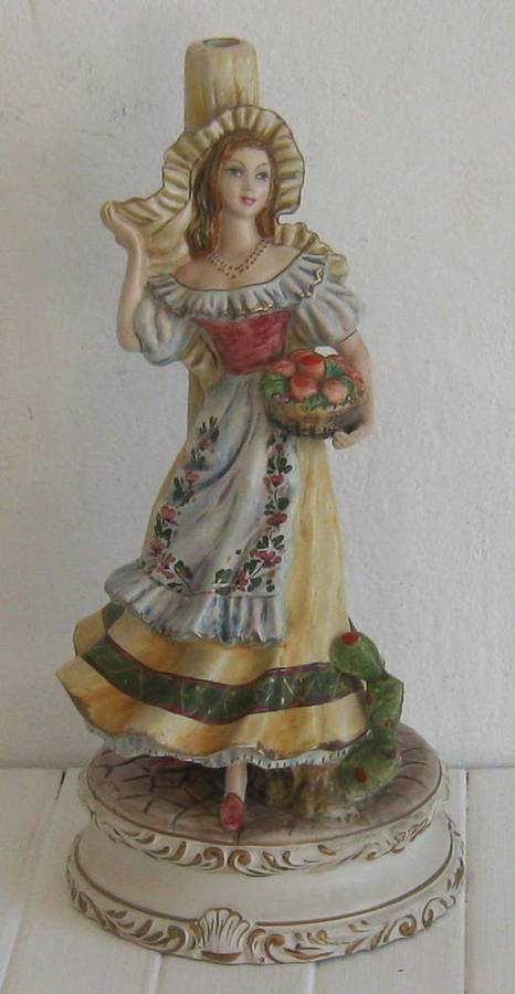 BEAUTIFUL PORCELAIN FIGURINE LAMP - MADE IN ITALY