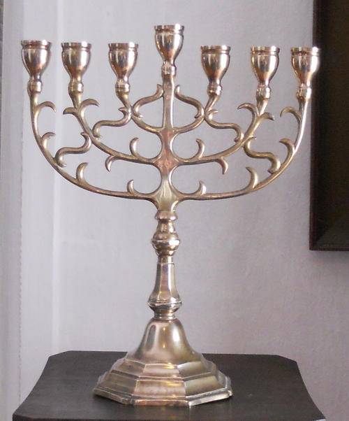 BEAUTIFUL 7 CANDLE BRASS CANDLESTICK - MENORAH - HEIGHT 32.5CM