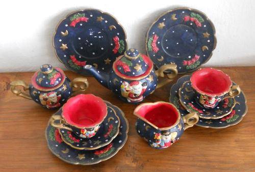 MINIATURE CHRISTMAS / CHILDS TEA SET