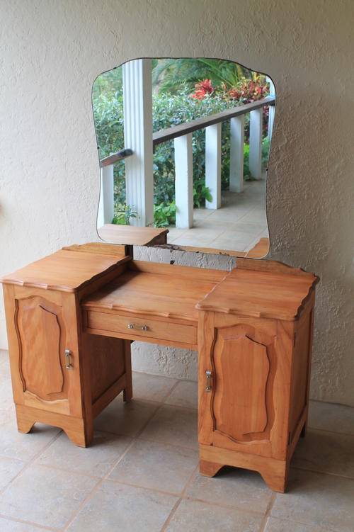 GORGEOUS VINTAGE SOLID WOODEN DRESSING TABLE & MIRROR