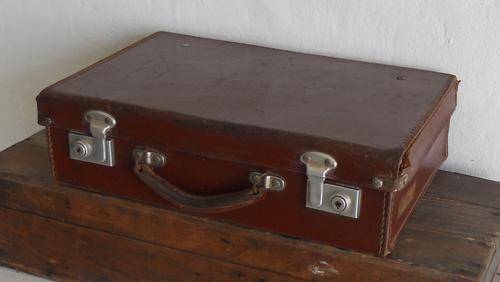 VINTAGE SMALL LEATHER SUITCASE