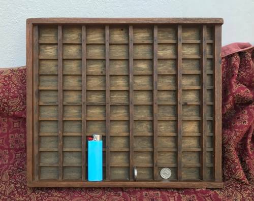WOODEN COIN DISPLAY / TRAY