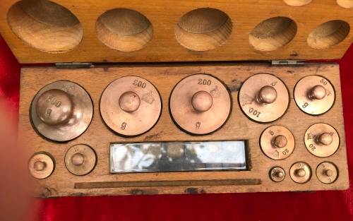 CASED BRASS APOTHECARY WEIGHTS