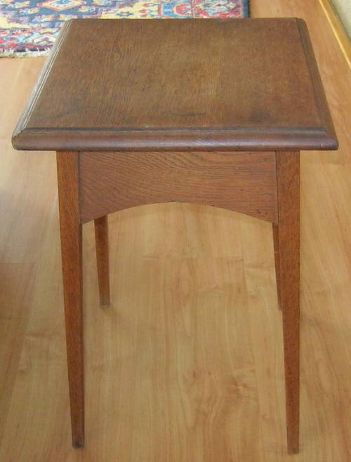 OAK SIDE TABLE