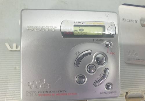 Sony MZ-R501 Silver Recordable MiniDisc Walkman****VERY RARE ***