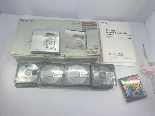 Sony MZ-R501 Silver Recordable MiniDisc Walkman****VERY RARE ***