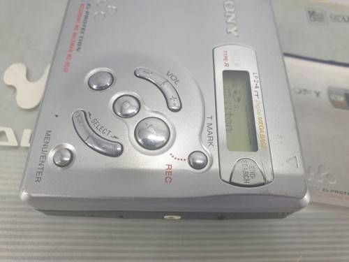 Sony MZ-R501 Silver Recordable MiniDisc Walkman****VERY RARE ***