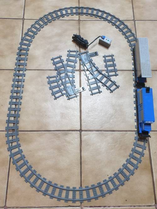 LEGO TRAINSET . WITH MOTOR AND BATERY PACK