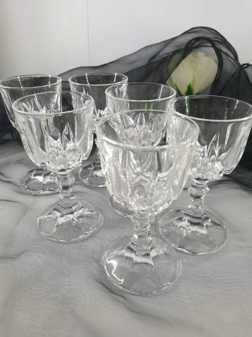 Set of SIX stunning crystal glasses