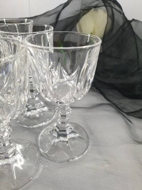 Set of SIX stunning crystal glasses