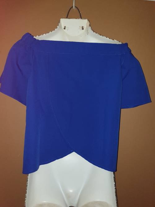 AS NEW!! Lovely Blue Ladies Off-shoulder Blouse with back-detail Size XL
