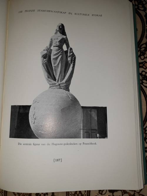 Kultuurgeskiedenis van die Afrikaner. Volledig in 3 Volumes. A4 grootte, swaar stel.