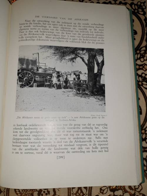 Kultuurgeskiedenis van die Afrikaner. Volledig in 3 Volumes. A4 grootte, swaar stel.