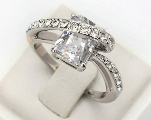 18K White Gold Plated Fashion Ring Austrian Crystals - Size 6.5 or 8