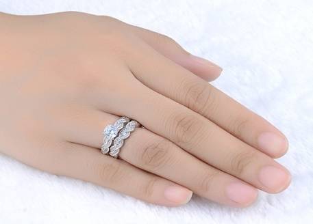 *** Exquisite *** AAA+ CZ - 925 Silver Plated Silver Ring Size 6 / 7