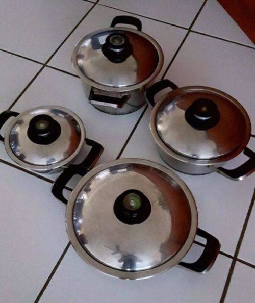 AMC 8 Piece Pot Set - Bargain. Crazy R1 Auction!!