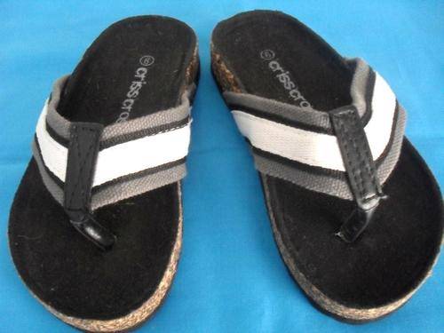 NEVER BEEN WORN ! Boys Size 6 'Criss Cross' Shoes-R1 Start, NO RESERVE !(See all the photos)