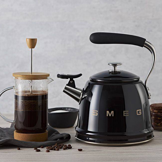 Smeg Whistling Kettle - Black (2.3 Litre)