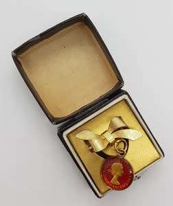 Vintage 1957 3-Pence (Rhodesia and Nyasaland) Brooch Queen Elizabeth II as per photo