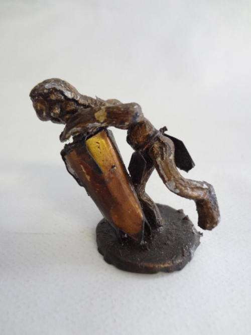 African drumming figurine - 4cm - R1 AUCTION