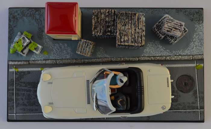 James Bond Model Car Toyota 2000GT - You Only Live Twice Model Car Scale 1:43 as per photo