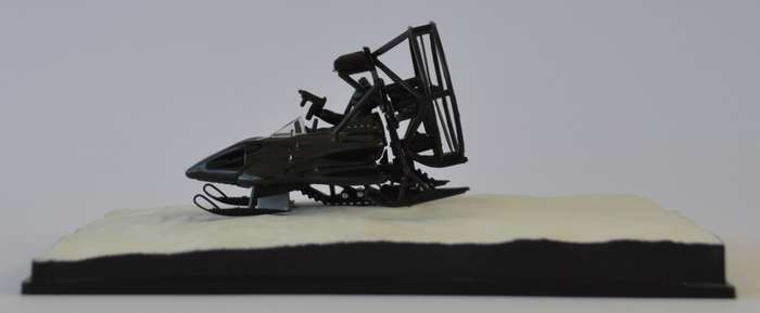 James Bond 007 Parahawk - The World Is Not Enough Model Car Scale 1:64 as per photo