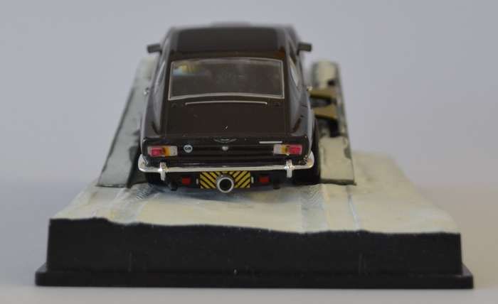 James Bond 007 Aston Martin V8 Vantage - The Living Daylights Model Car Scale 1:43 as per photo