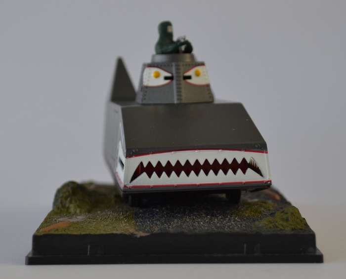 James Bond 007 Dragon Tank - Dr No Model Car Scale 1:43 as per photo