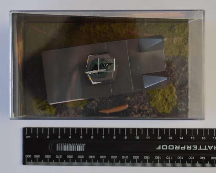 James Bond 007 Dragon Tank - Dr No Model Car Scale 1:43 as per photo