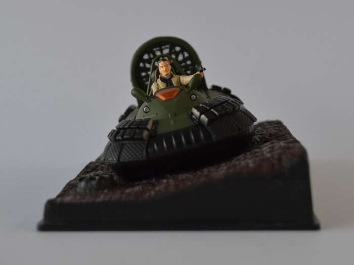 James Bond 007 Hovercraft - Die Another Day Model Car Scale 1:43 as per photo