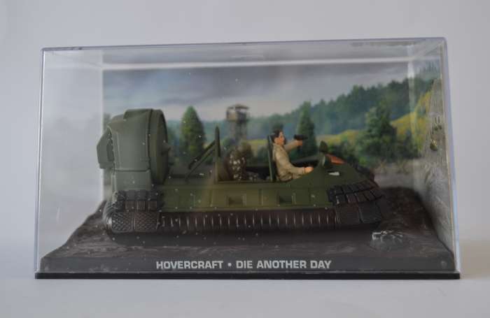 James Bond 007 Hovercraft - Die Another Day Model Car Scale 1:43 as per photo