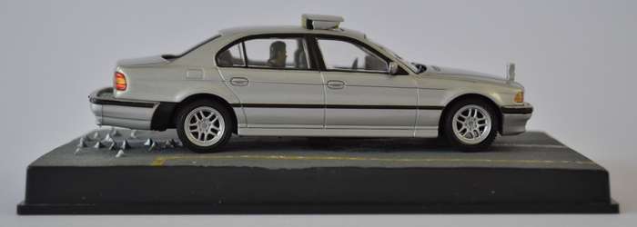 James Bond 007 BMW 750iL - Tomorrow Never Dies Model Car Scale 1:43 as per photo