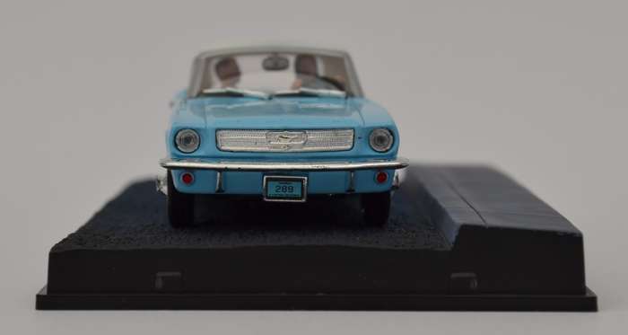 James Bond 007 Ford Mustang - Thunderball Model Car Scale 1:43 as per photo
