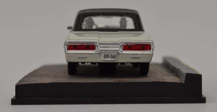 James Bond 007 Ford Thunderbird - Goldfinger Model Car Scale 1:43 as per photo
