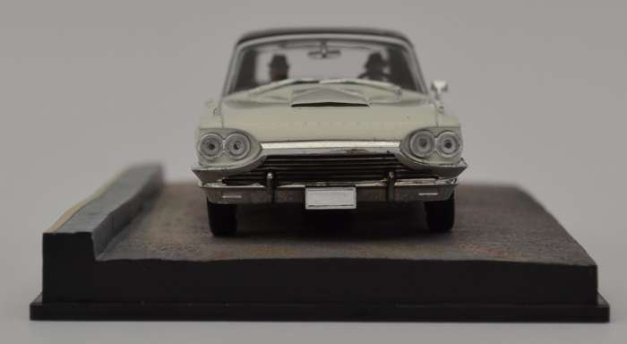 James Bond 007 Ford Thunderbird - Goldfinger Model Car Scale 1:43 as per photo