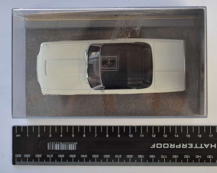 James Bond 007 Ford Thunderbird - Goldfinger Model Car Scale 1:43 as per photo