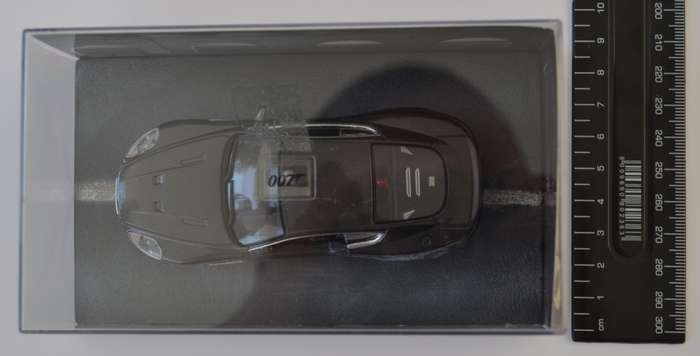 James Bond 007 Aston Martin DBS - Quantum of Solace Model Car Scale 1:43 as per photo